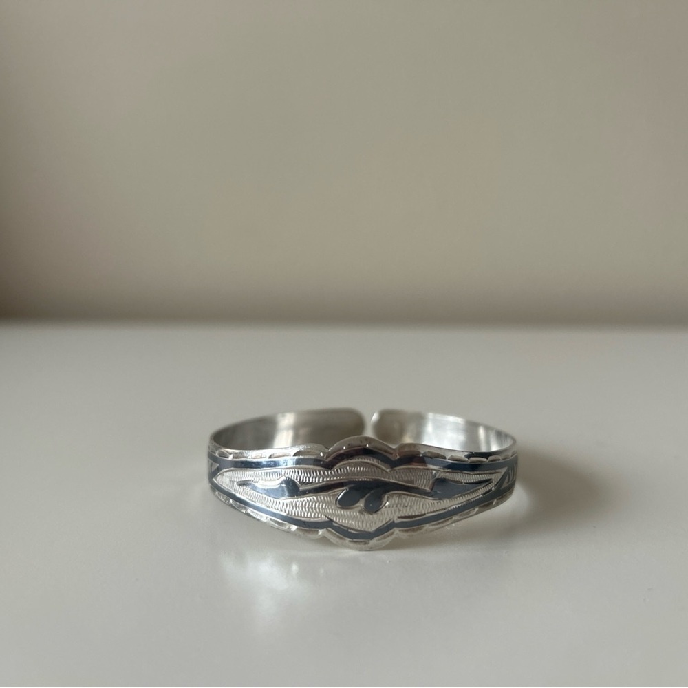 Vintage Sterling Silver Women’s Bracelet OS – Elegant, Timeless Jewelry